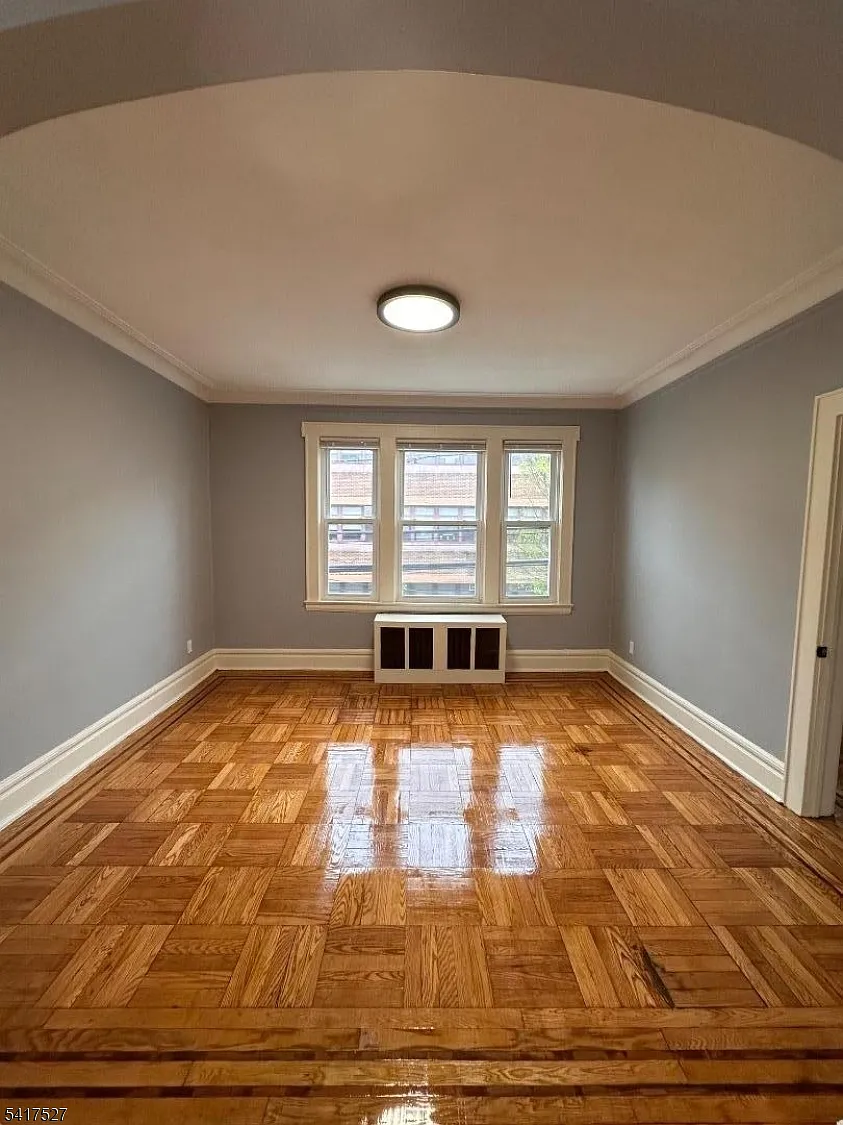 2 bed, 1.0 bath, 5000 sqft, $2,100 — Photo 2