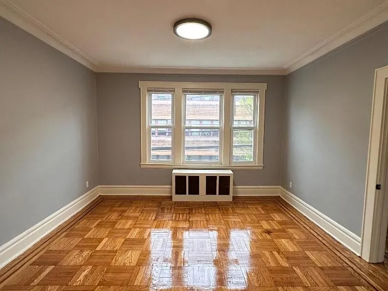 83 Aldine St #2R — Photo 2