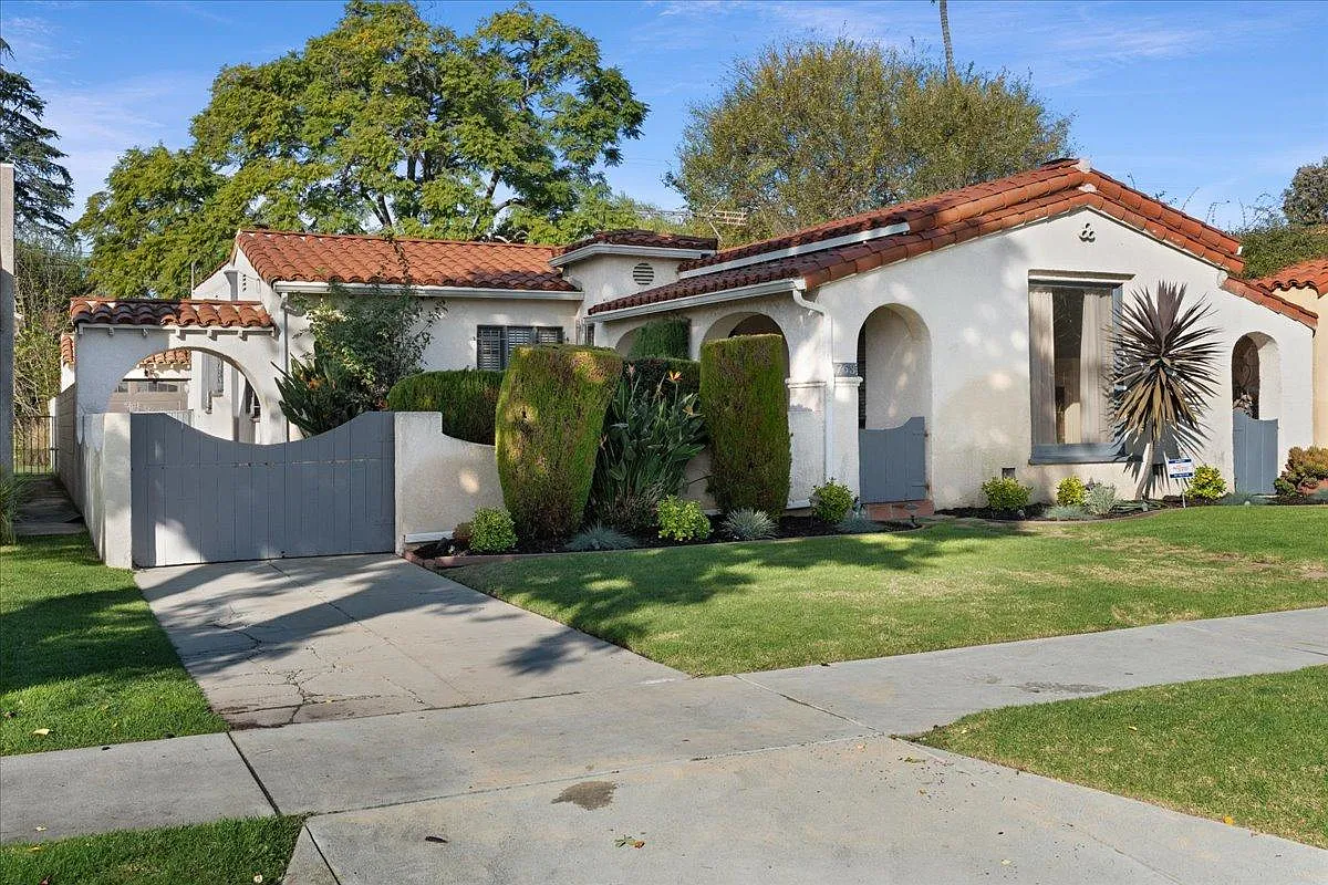3 bed, 1.5 bath, 1780 sqft, $5,800 — Photo 2