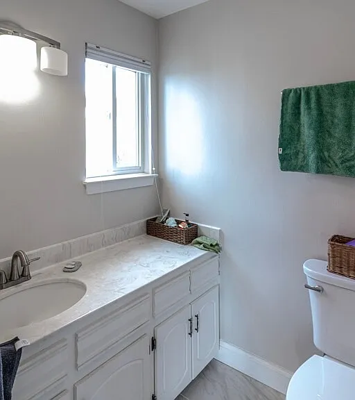 Full bathroom in the master bathroom.