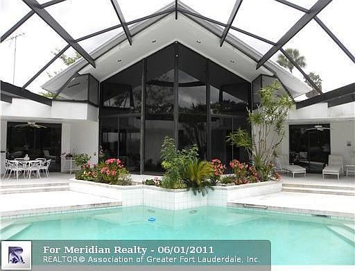 3rd image of 1024 E Cypress Dr