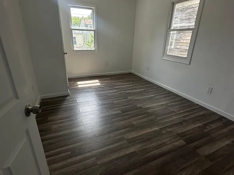 186 N 17th St #2 — Photo 4