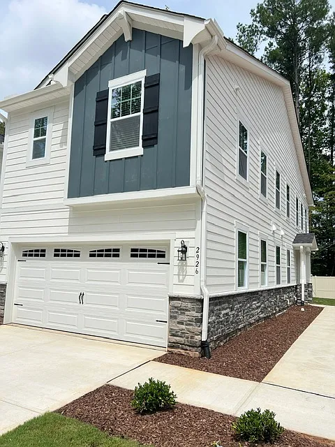 3 bed, 2000 sqft, $2,400 — Photo 2