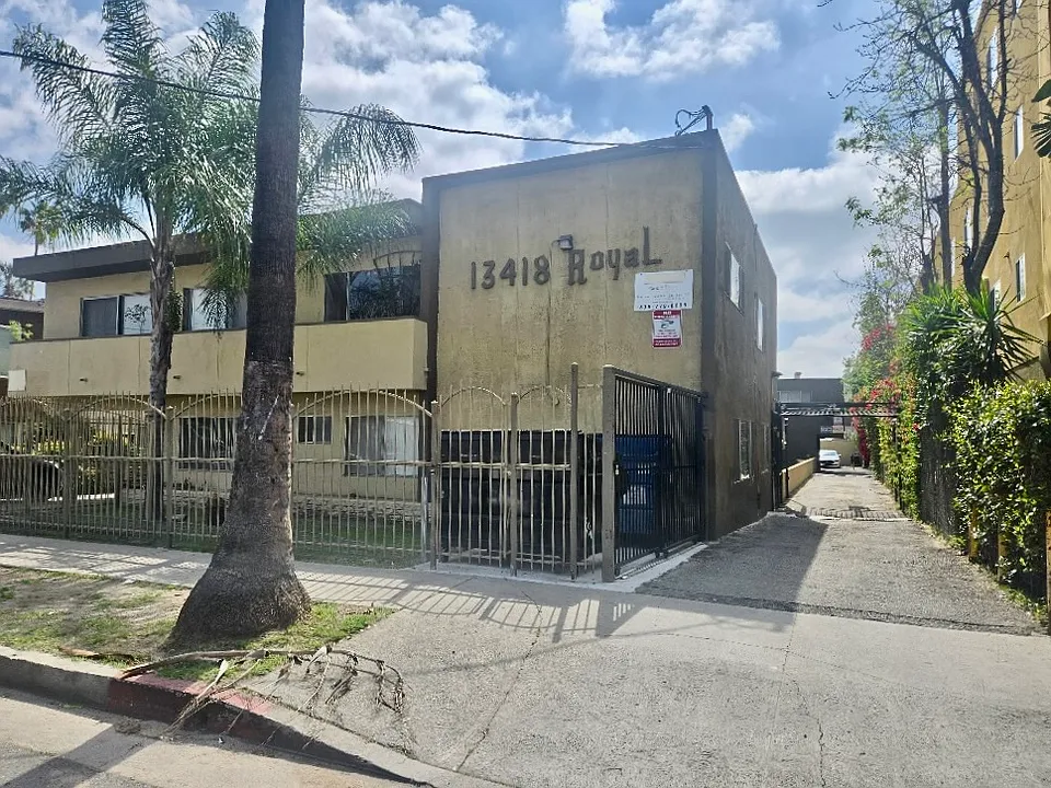 13418 Vanowen St #1