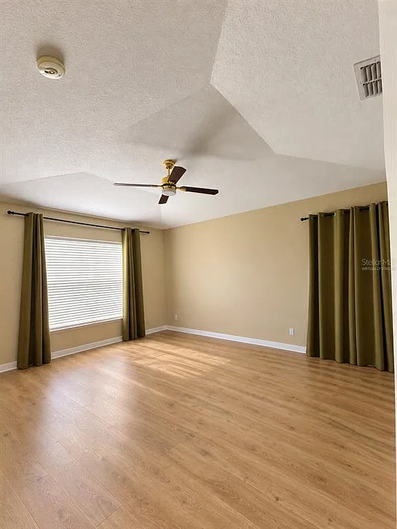 4 bed, 2.0 bath, 1940 sqft, $2,150 — Photo 3