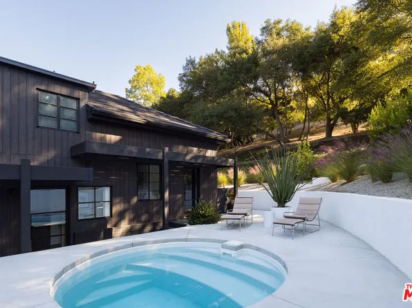 3860 Kingswood Rd, Sherman Oaks, CA 91403