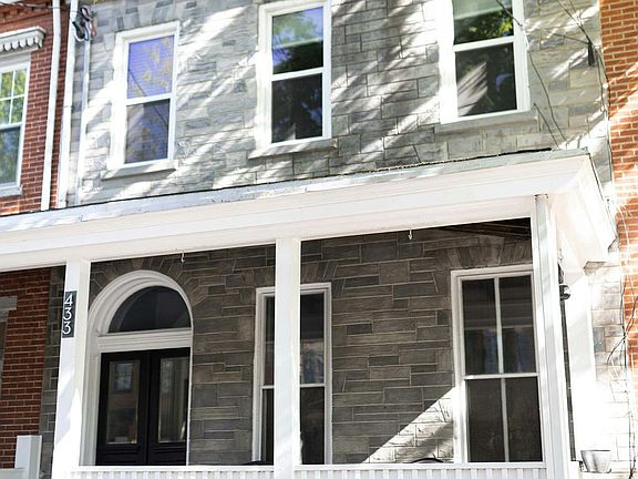 Welcome to 433 W Walnut St! Enjoy a fully furnished apartment that is close to everything!