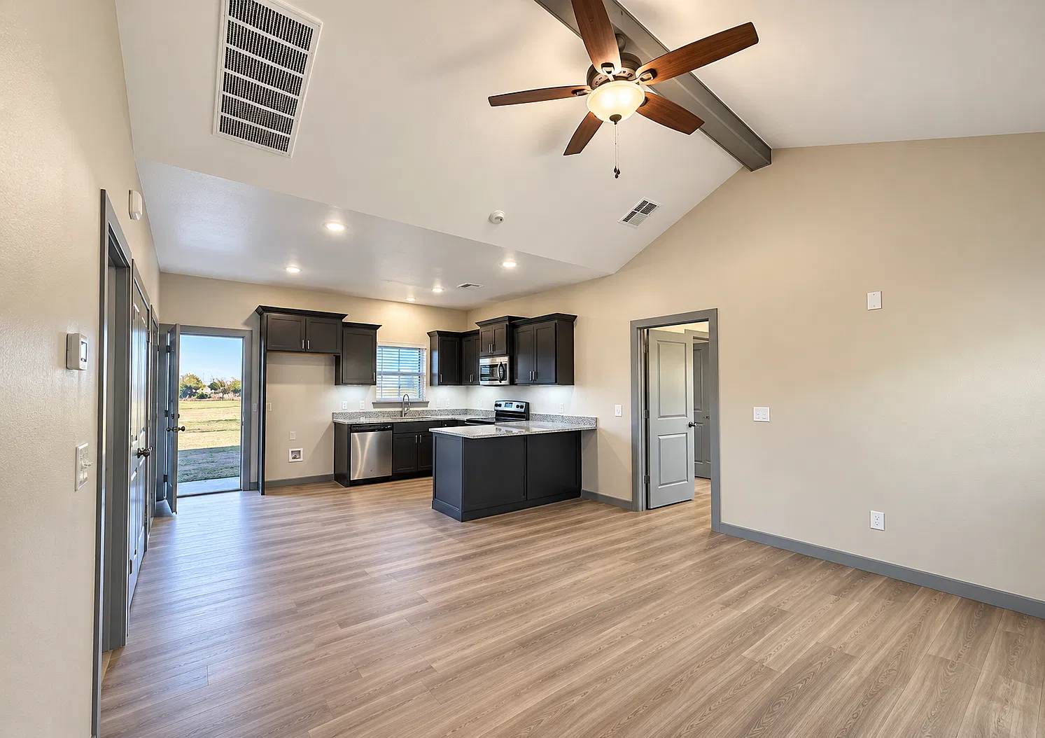 2 bed, 864 sqft, $1,195 — Photo 3