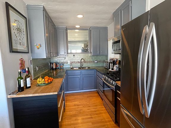 3rd image of 1011 Seal Way #1/2
