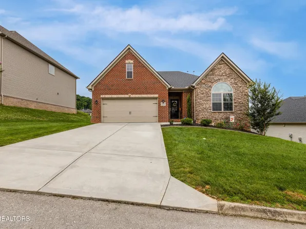 2043 Wooded Mountain Ln, Knoxville, TN 37922
