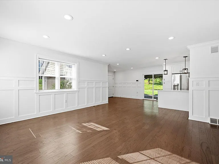 17 Lizbeth Ln — Photo 4
