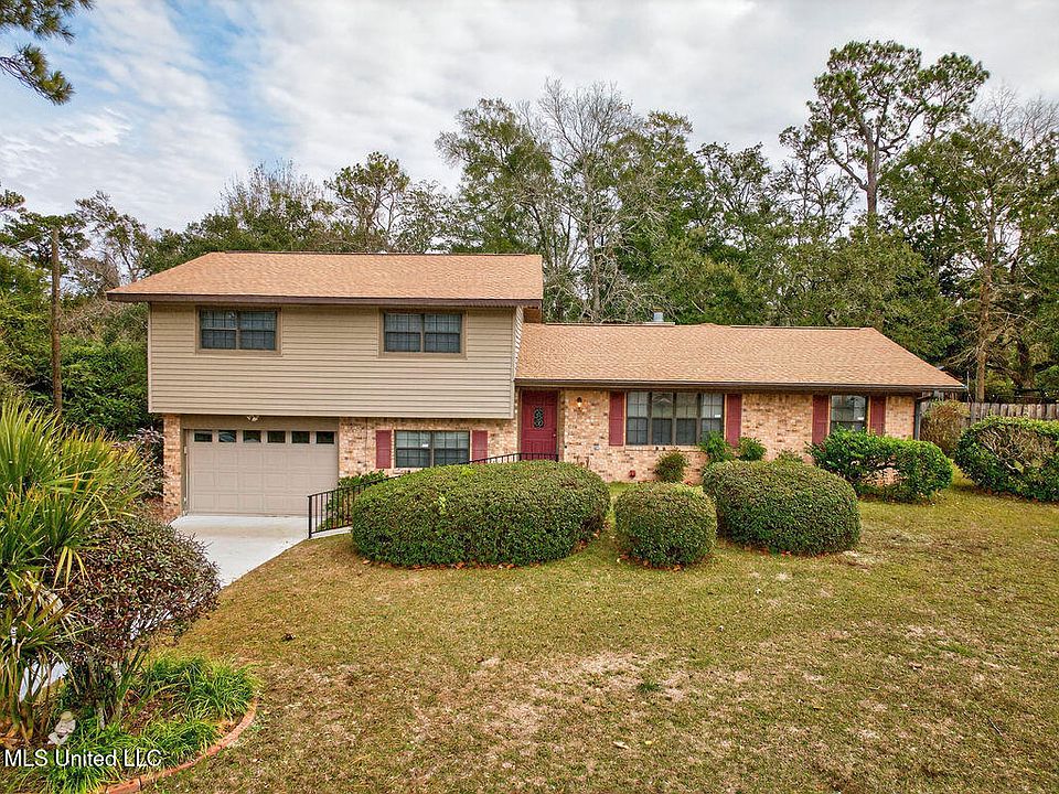 1st image of 796 Sharon Hills Dr