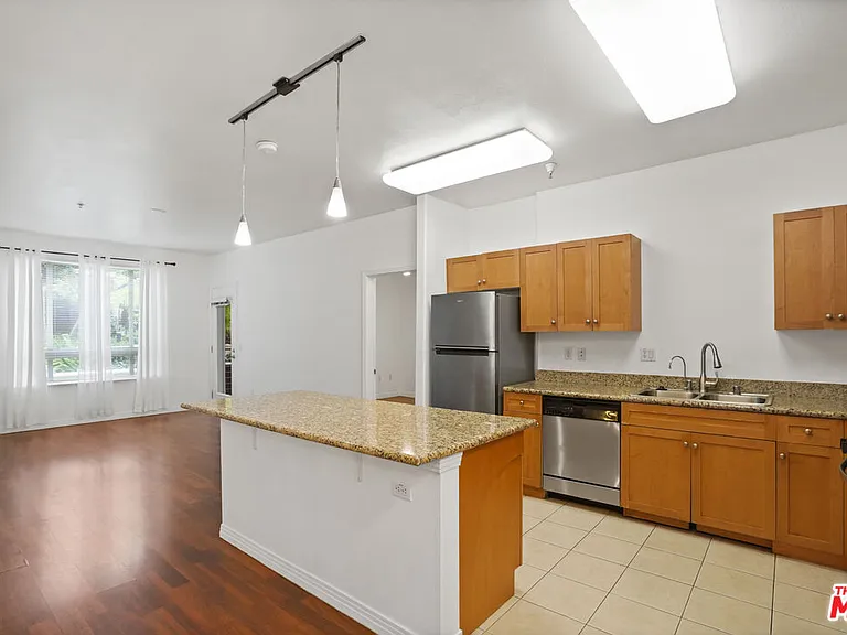 100 S Alameda St #115 — Photo 4