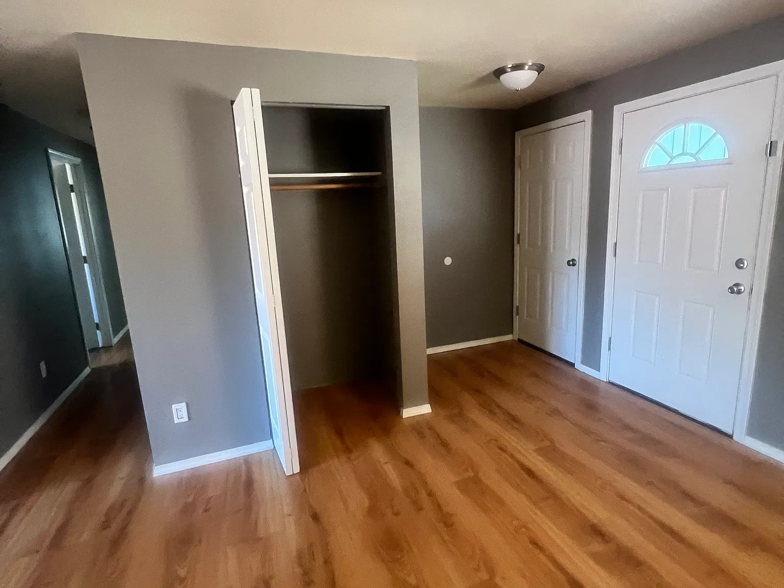 3 bed, 1.5 bath, 1100 sqft, $2,195 — Photo 4