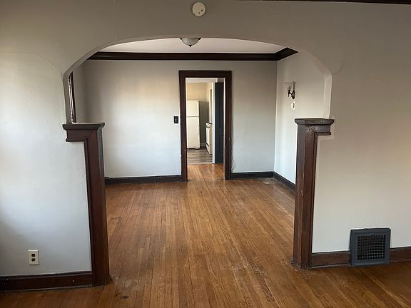 3rd image of 5701 Tracy Ave #2