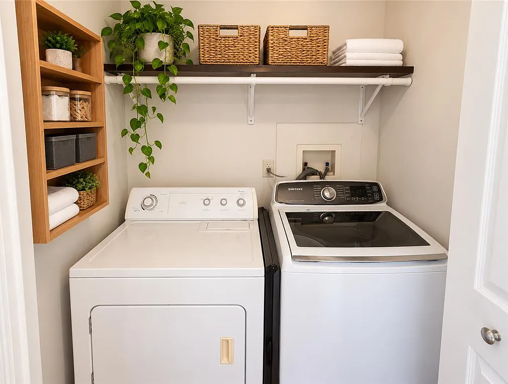 3 bed, 1.0 bath, 1080 sqft, $1,865 — Photo 4