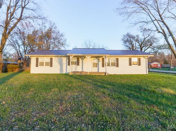 1006 Tower Rd, Lebanon, MO 65536