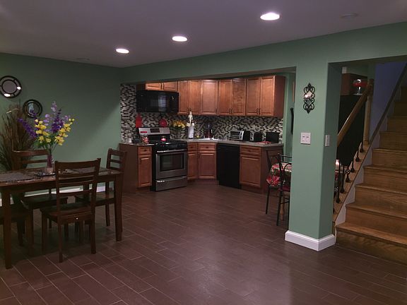 3rd image of 417 Tysens Ln