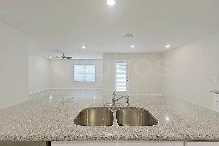 409 Monarch Ln — Photo 6