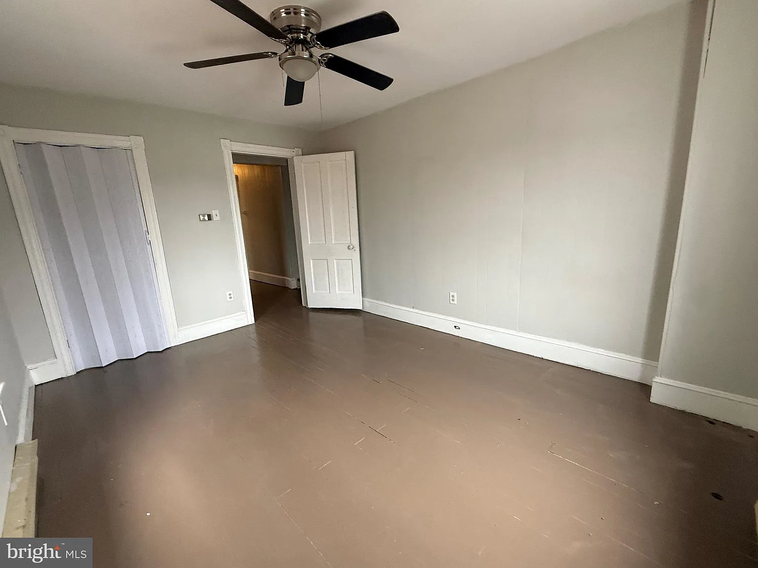 3 bed, 1.0 bath, 2794 sqft, $1,875 — Photo 4