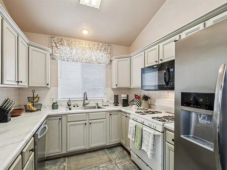 3308 Ross Cv — Photo 10