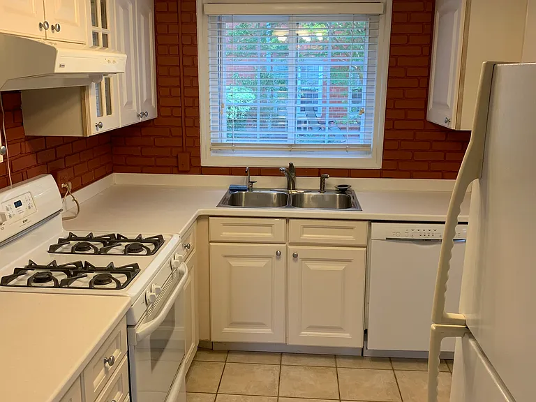 3507 Martha Custis Dr — Photo 4