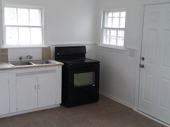 3rd image of 311 Andrews St