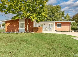 2532 Chartom Mar Dr, Saint Charles, MO 63301