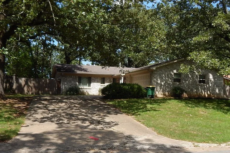1901 Aztec Dr