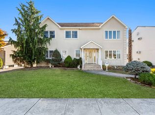 703 Byron Ave, Franklin Square, NY
