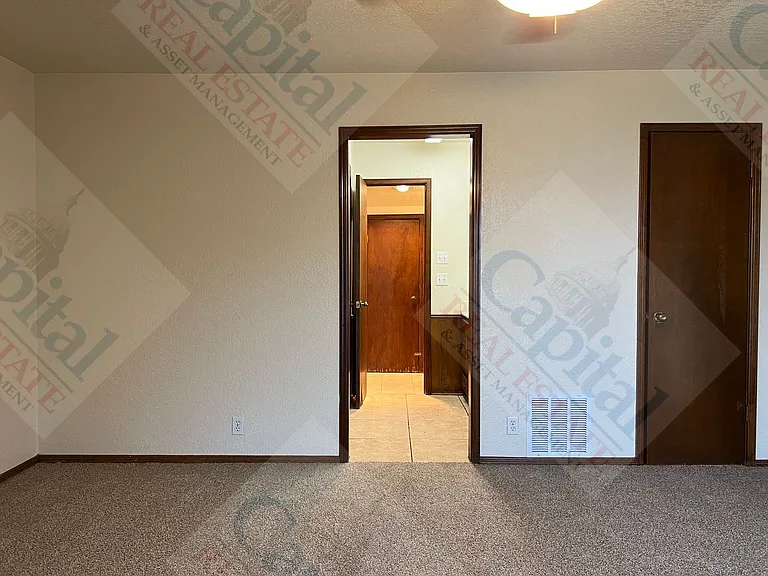 6717 W Britton Rd — Photo 33