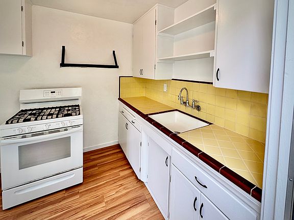 3rd image of 2625 Monroe Ave #B