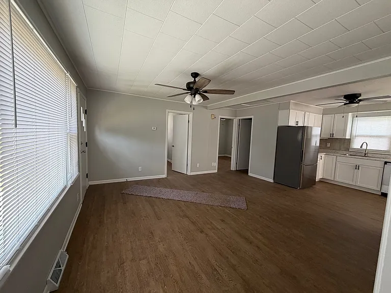 907 Merrill Ave — Photo 13