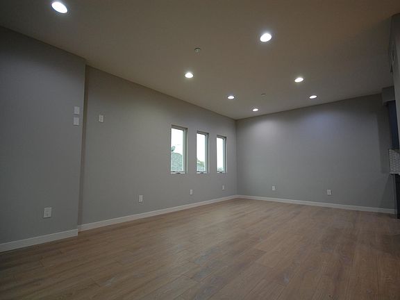 4th image of 646 N Serrano Ave #1/2