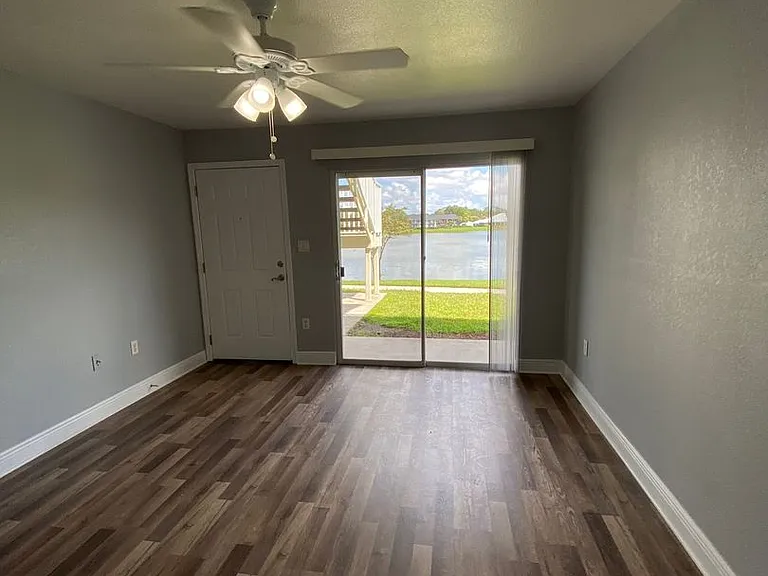 302 Lake Parsons Grn #107 — Photo 10