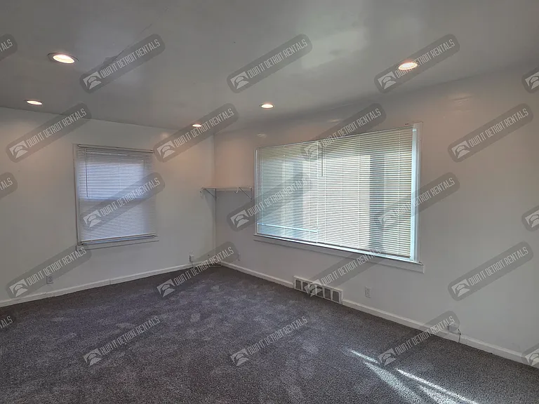 11781 Kilbourne St — Photo 7