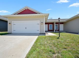 3331 Boulder Ridge Dr, Champaign, IL 61822