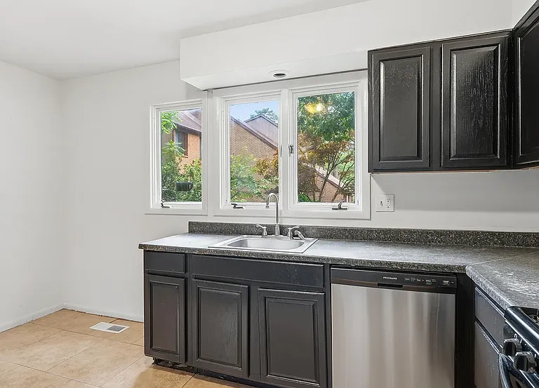 307 Cutty Ct — Photo 15