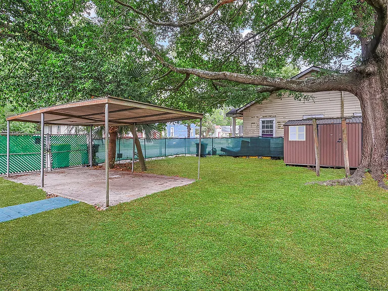 2221 Harden St — Photo 32