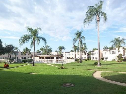2nd image of 202 Buttonwood Cir #202