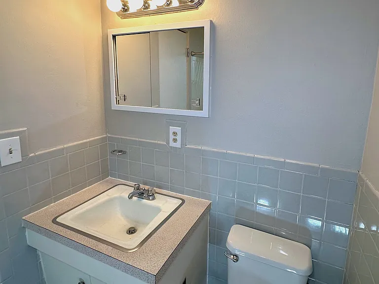 102 W Ida Ave — Photo 6