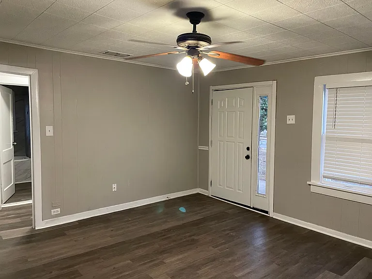 704 Williams Ave — Photo 6