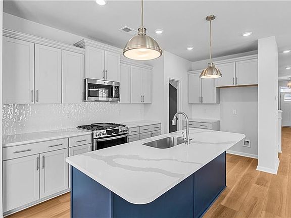 4th image of 191 Lavender Ln