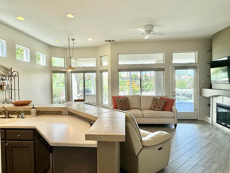 38071 Brandywine Ave — Photo 11