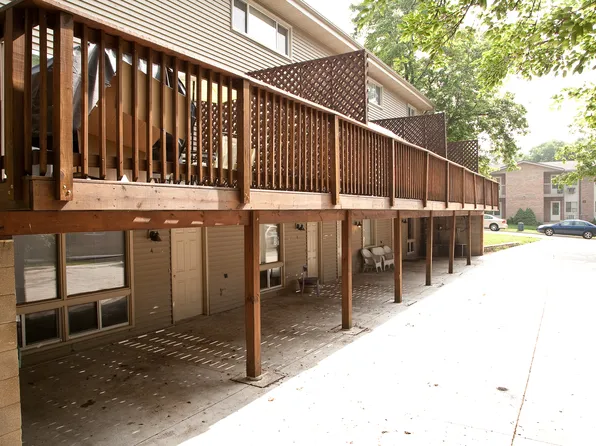 205 Eisenhower Dr APT 2, Bloomington, IL 61701