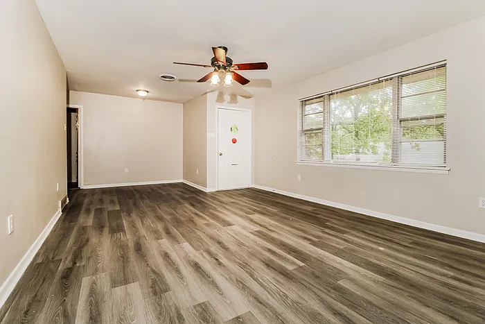 3 bed, 2.0 bath, 1814 sqft, $1,795 — Photo 3