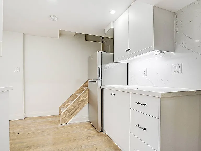 75 Kendal Ave #BASEMENT — Photo 8