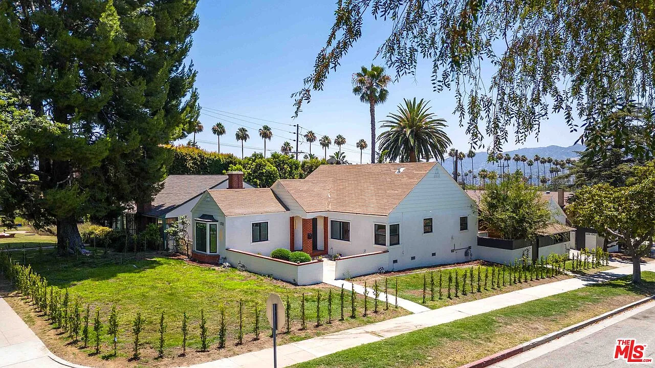 3 bed, 2.0 bath, 1574 sqft, $6,300 — Photo 1