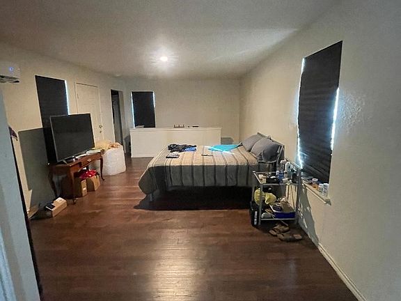 2nd image of 5236 Bonnell Ave