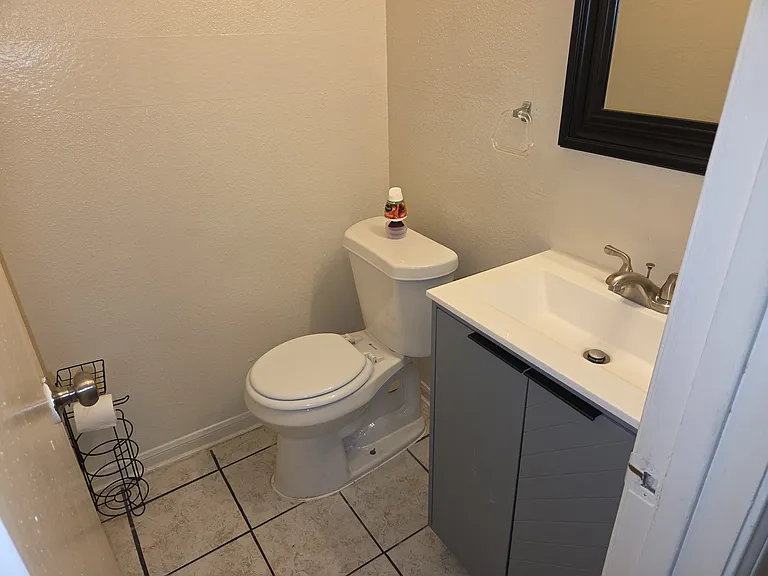 900 Ticonderoga Dr #B — Photo 6